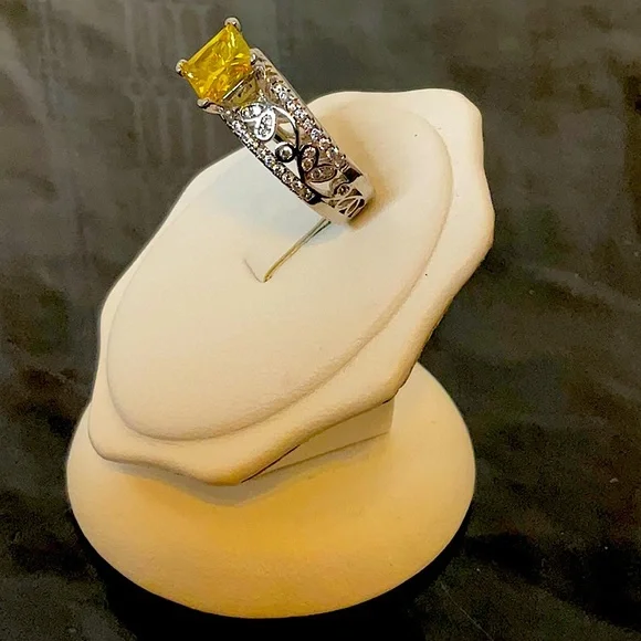 Vtg. (1975) Sterling Silver Ring With 5ctw Citrine Natural Gemstone. Size 7 - Picture 4 of 7